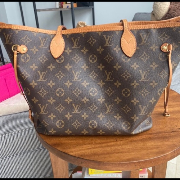 Louis Vuitton Handbags - Louis Vuitton Neverfull mm